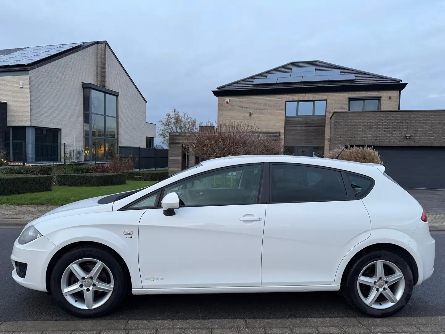 SEAT Leon Leon 1.2 TSi / EURO5 S&S GPS CLIM RÉGU JANTE PRÊT À IMMA ! Wit - 2