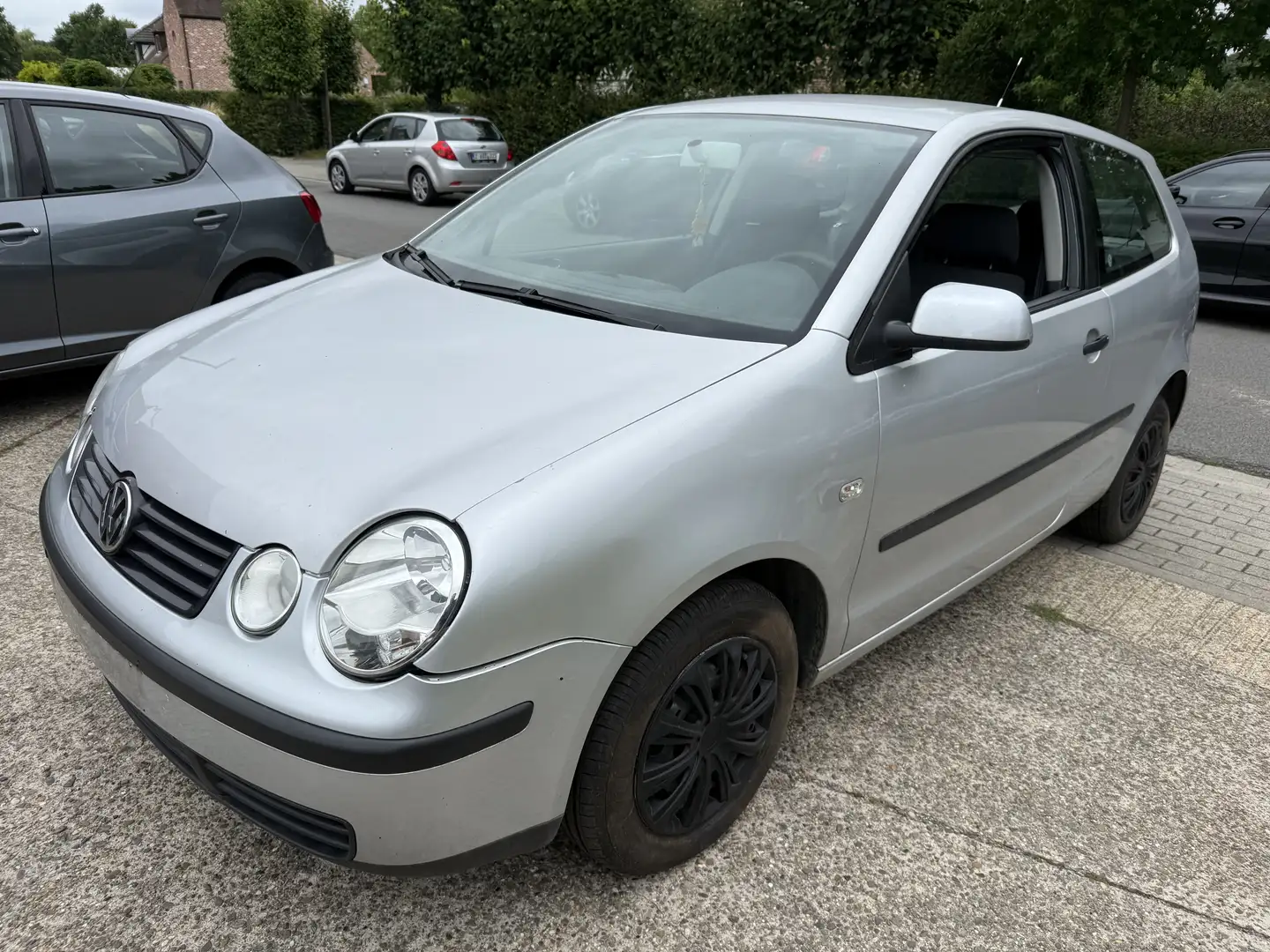 Volkswagen Polo 1.2i 12v ESSENCE Airco 2002 163.000km EURO 4 Gris - 1