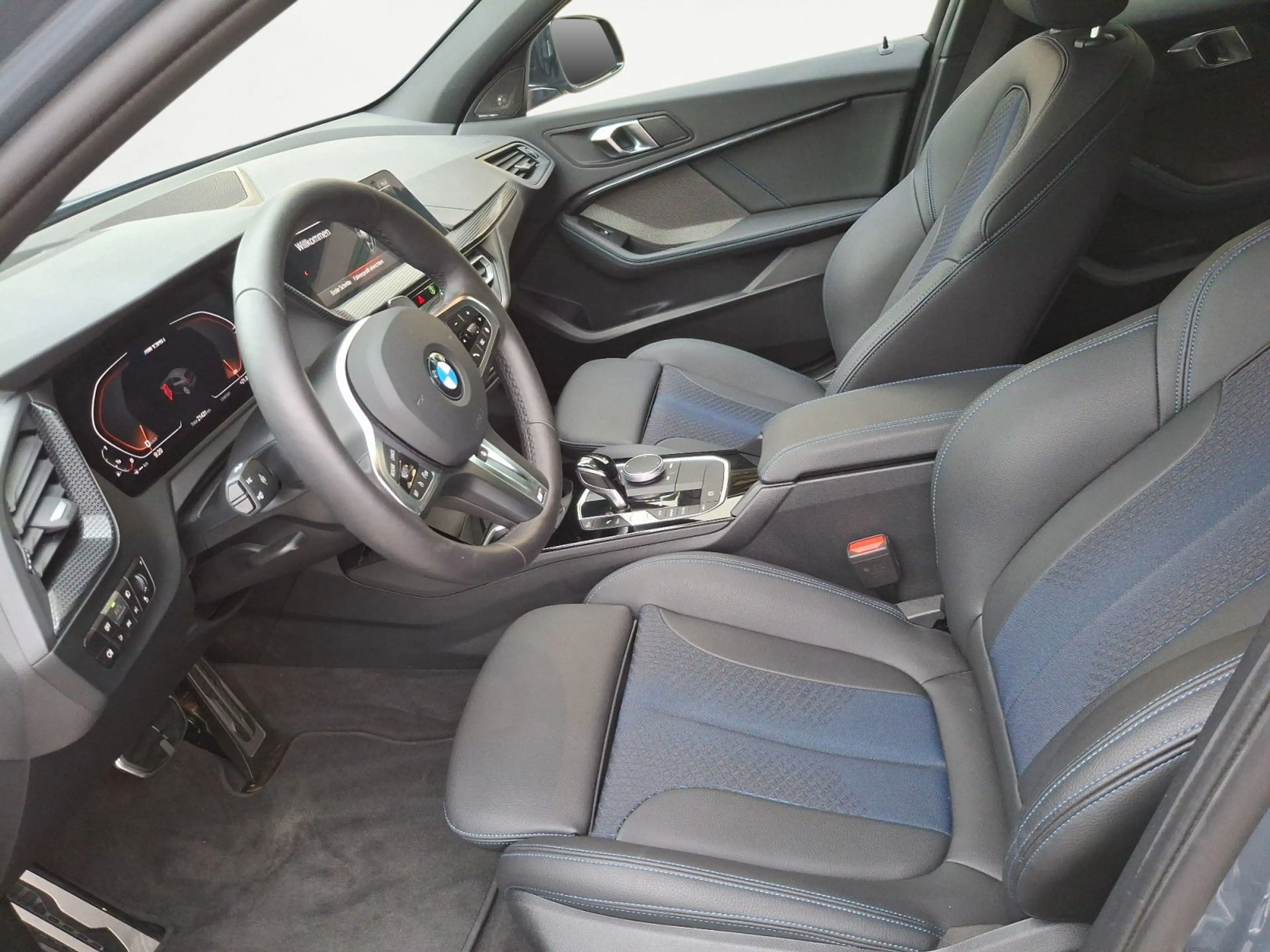 BMW 135 i xDrive Edition Colorvision Pano Head-Up El — photo 10