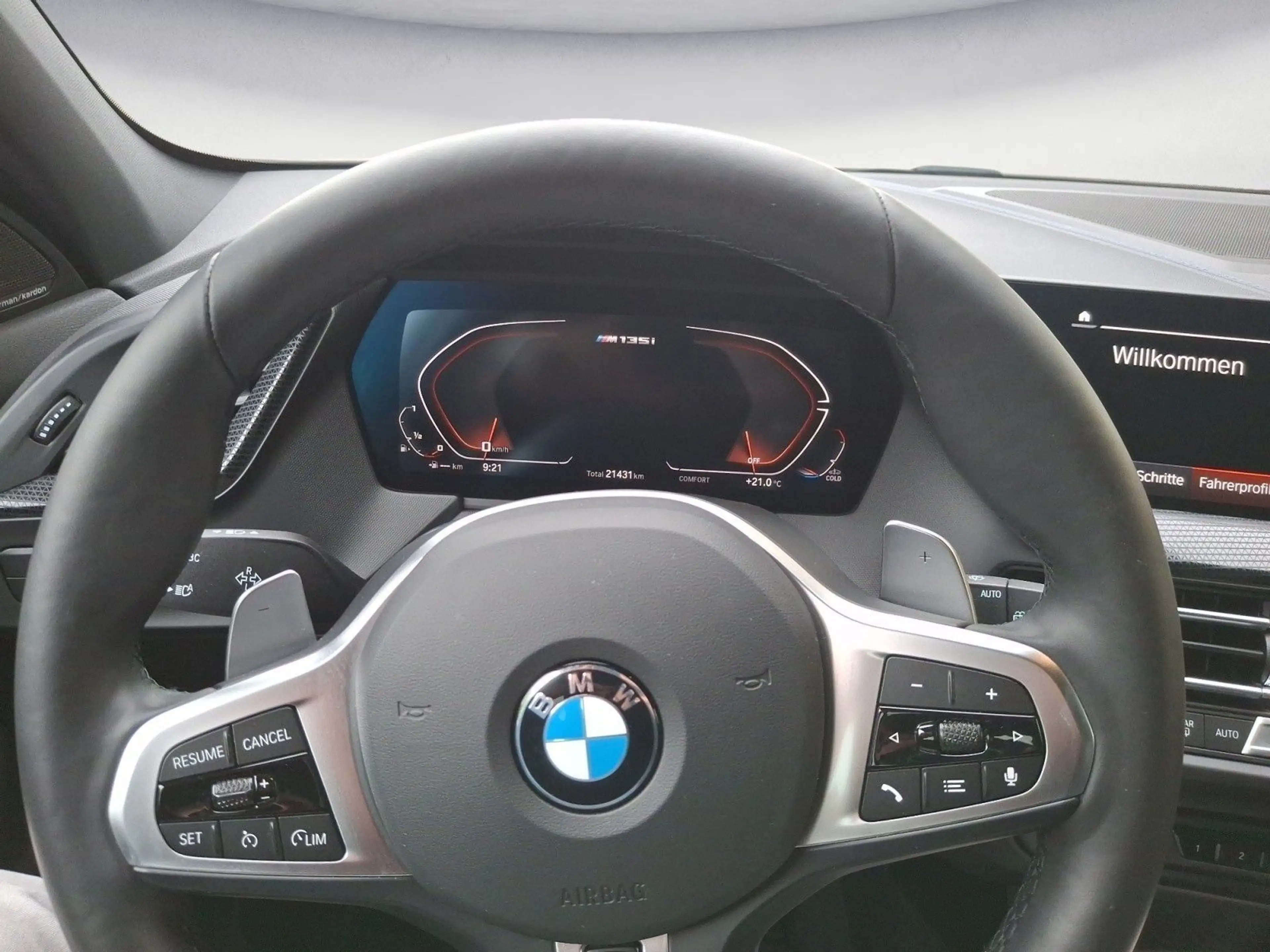 BMW 135 i xDrive Edition Colorvision Pano Head-Up El — photo 11