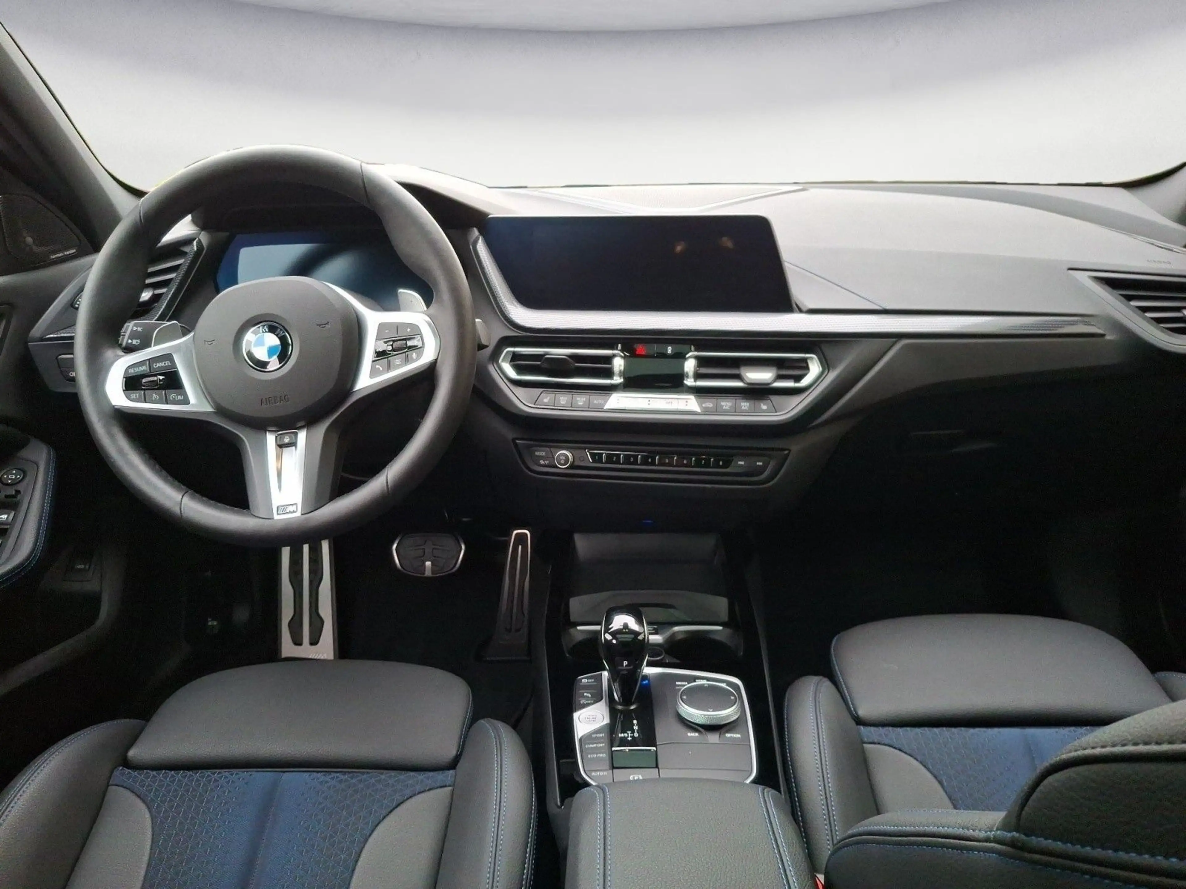 BMW 135 i xDrive Edition Colorvision Pano Head-Up El — photo 12