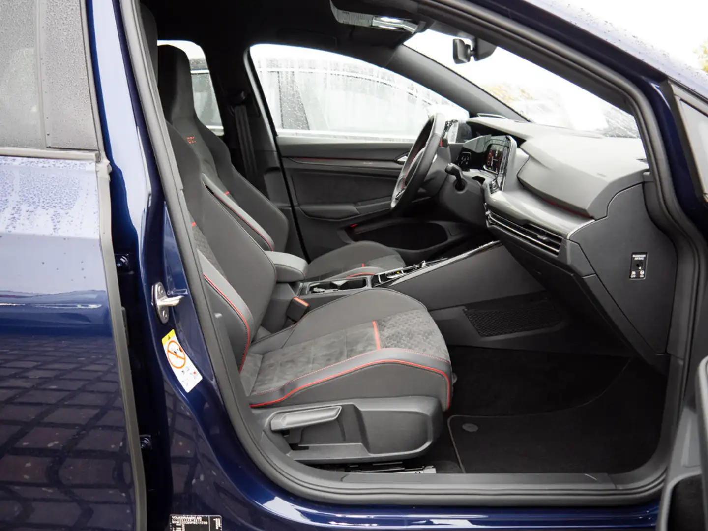 Volkswagen Golf VIII GTI 2.0 TSI Clubsport MATRIX-LED Blauw - 2