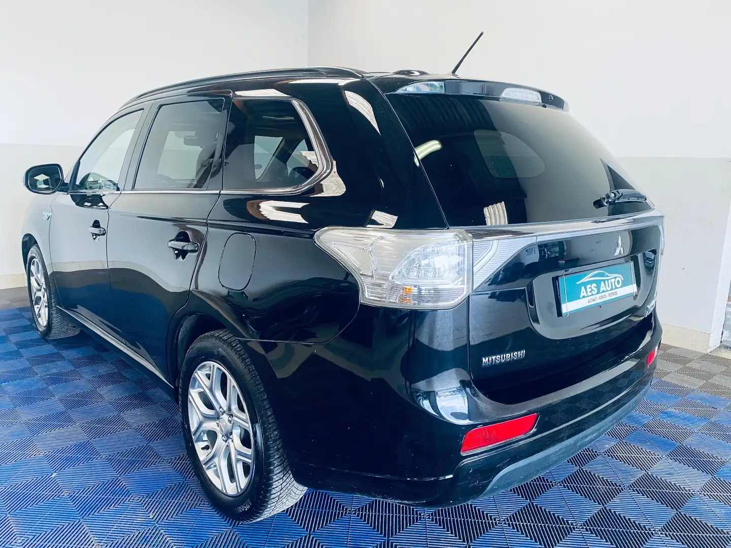 Mitsubishi Outlander Instyle Fekete - 2