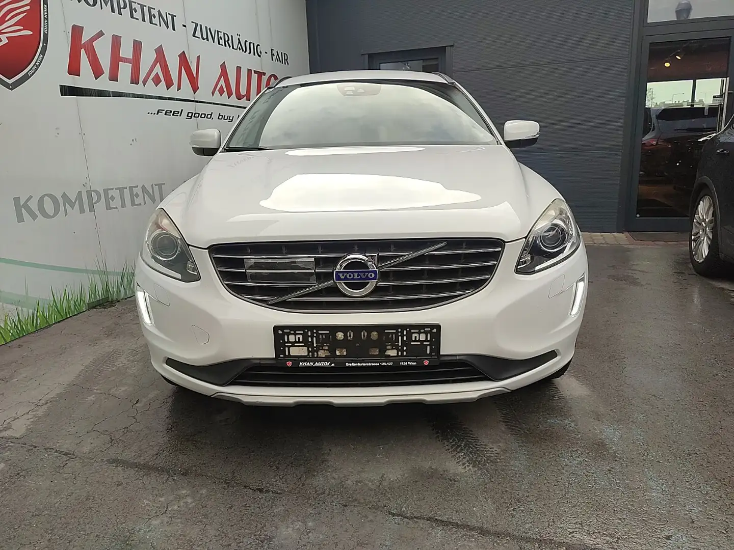 Volvo XC60 D3 Kinetic Geartronic Weiß - 2