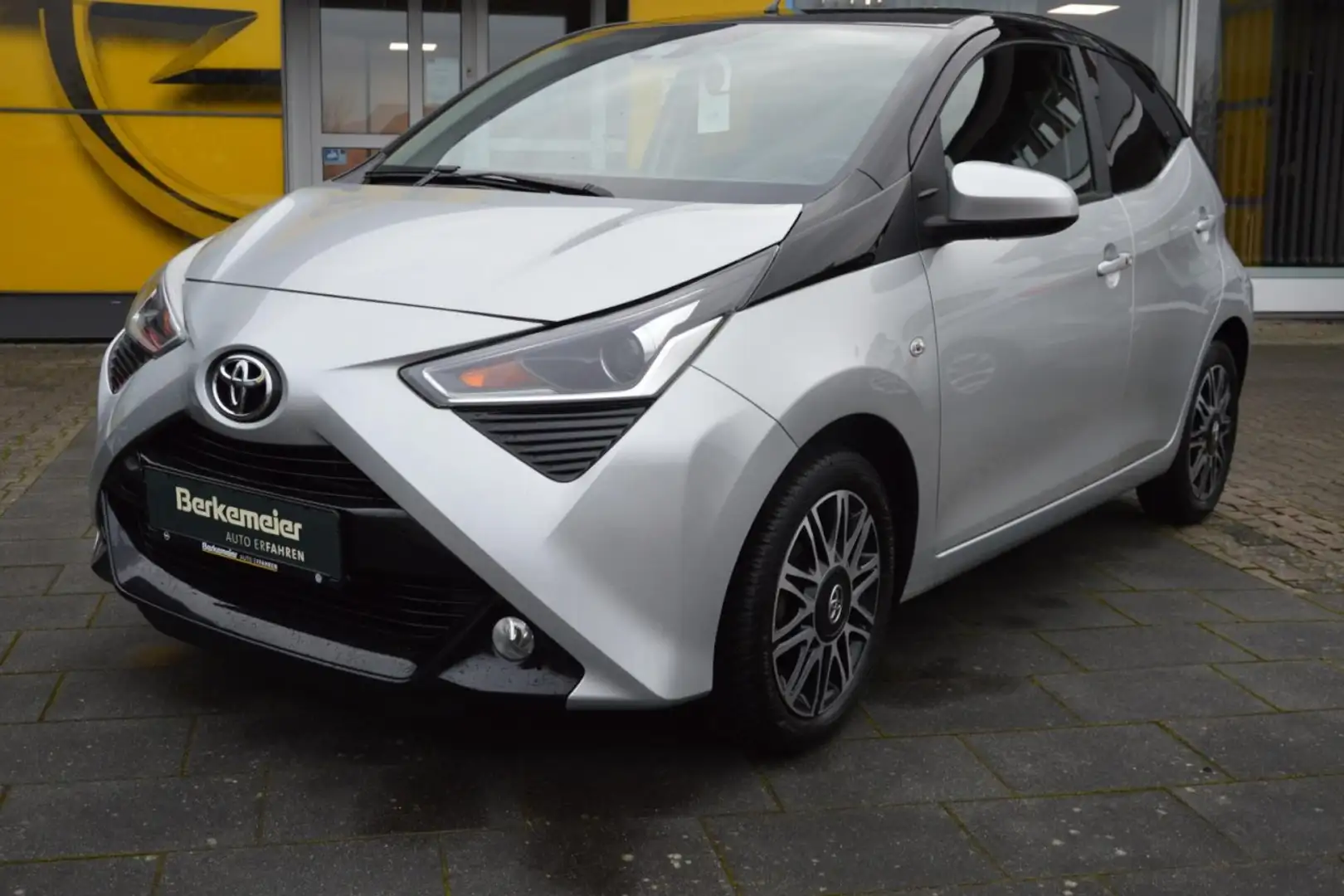 Toyota Aygo X -clusiv CarPlay / RFK / GJR / KLIMA Silber - 2
