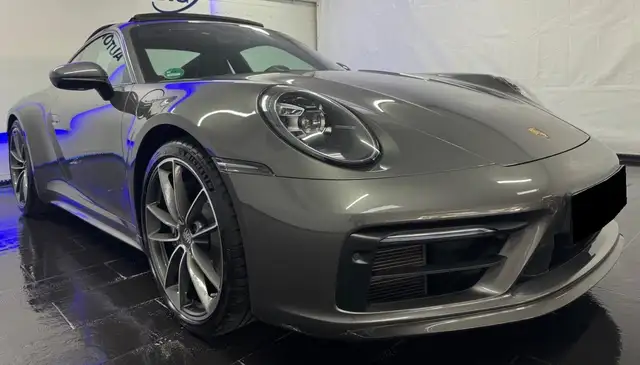 Porsche 911 view 6