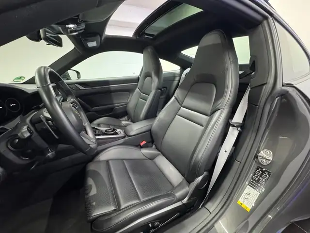 Porsche 911 view 11
