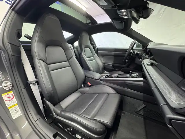 Porsche 911 view 15