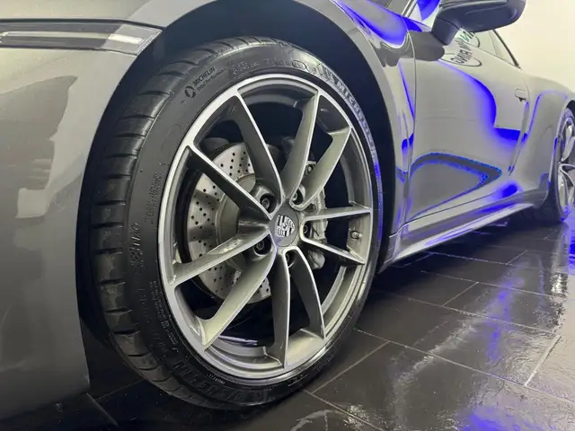Porsche 911 view 14