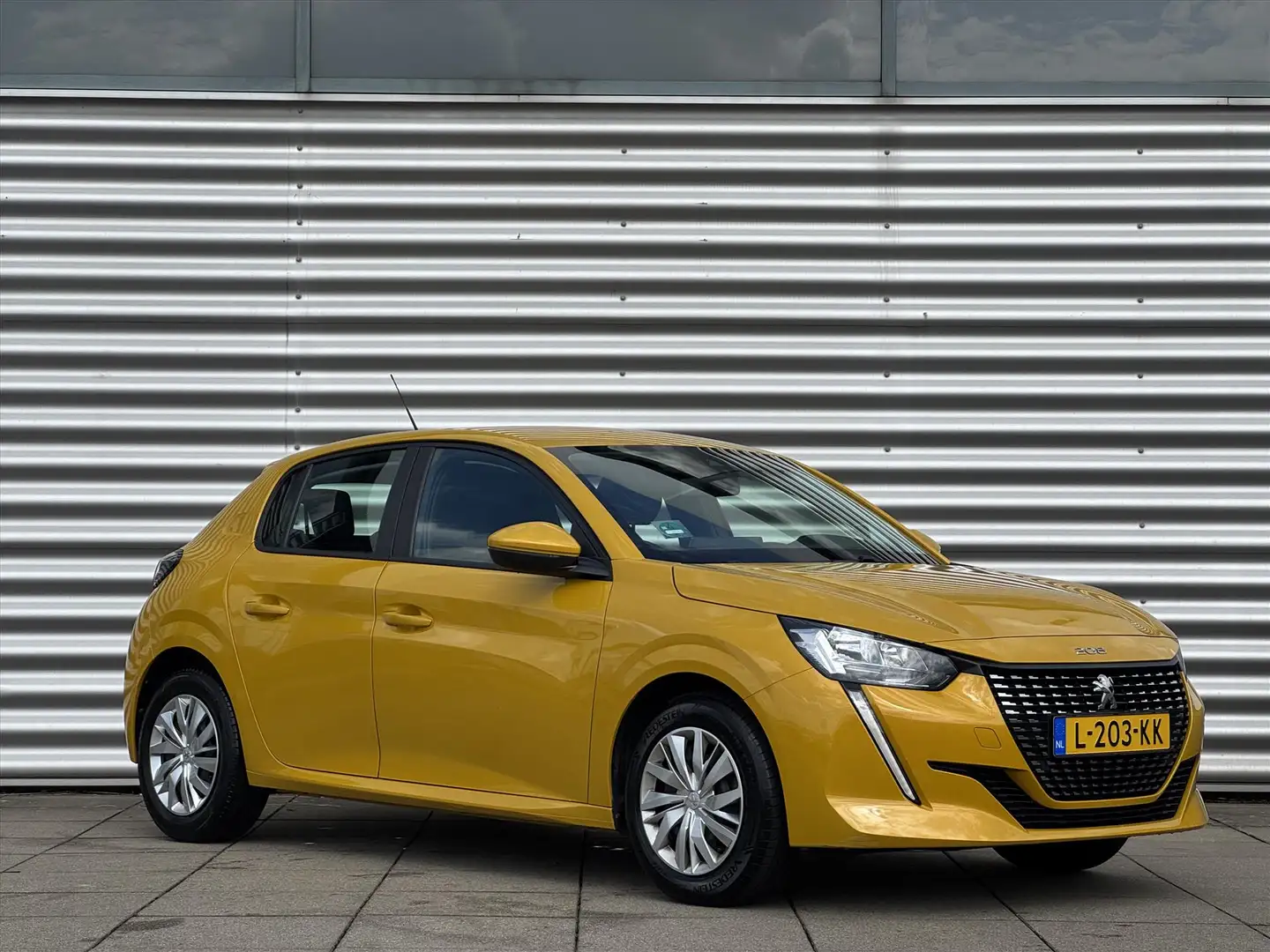 Peugeot 208 1.2 75pk Like | Cruise Control | Airco | Navigatie Geel - 2