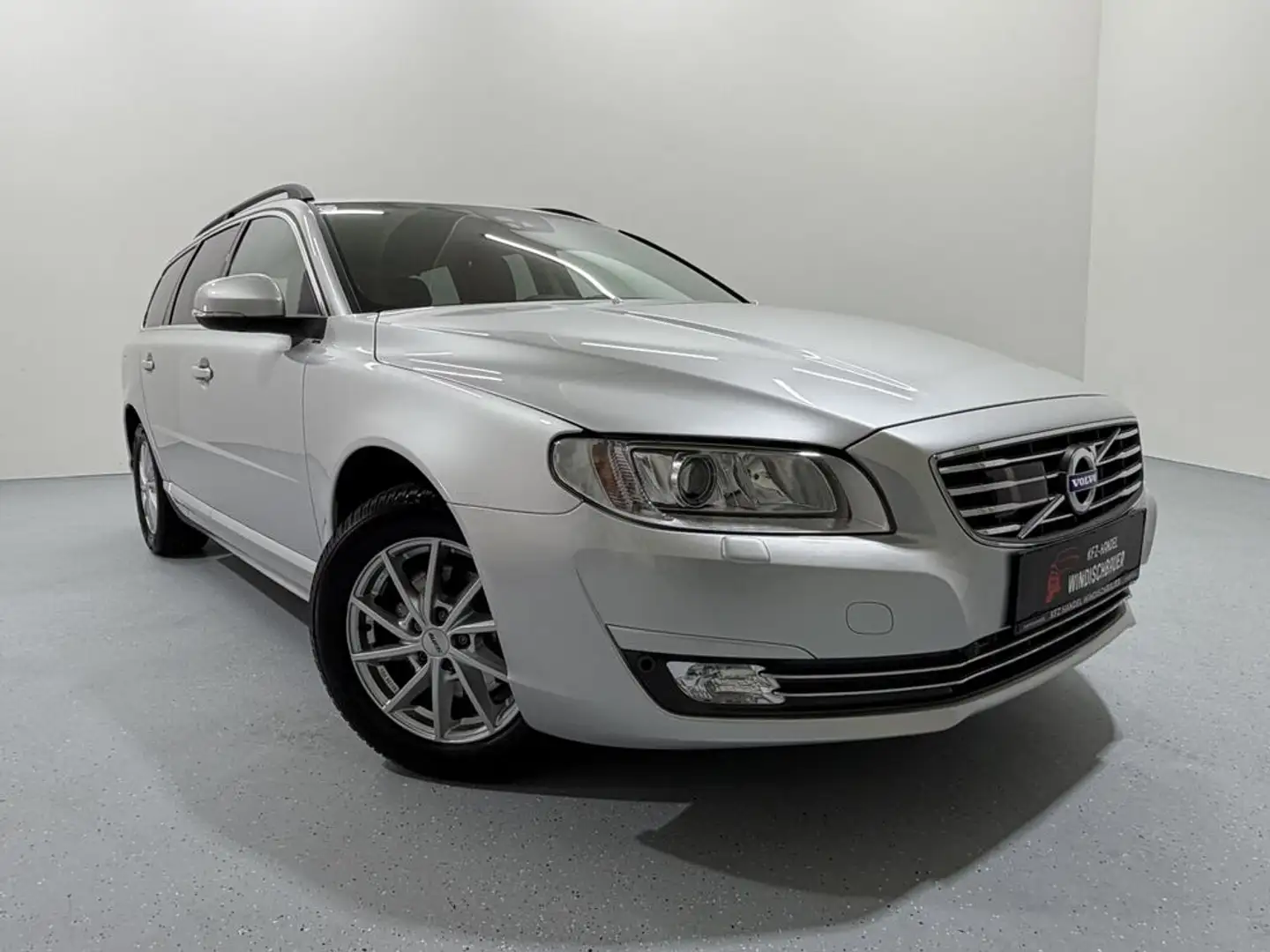Volvo V70 Momentum KLIMA TEMPOMAT ACC AHK SHZ Silber - 1