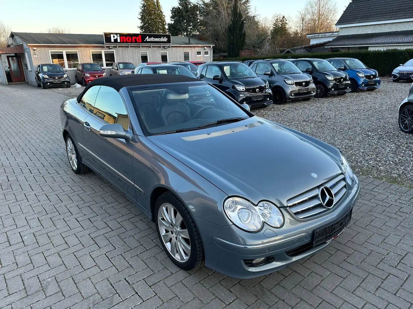 Mercedes-Benz CLK 350 Cabrio XENON-NAVI-MEMORY-H&K-LEDER-MFL Blau - 1
