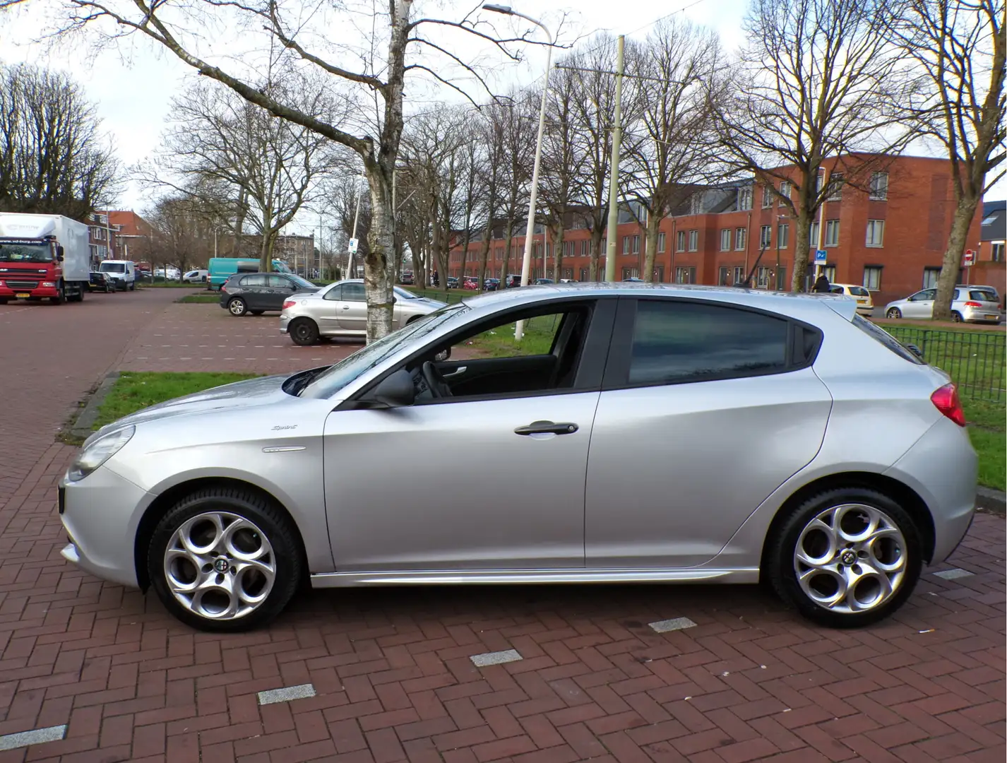 Alfa Romeo Giulietta 1.4 T Sprint NAVI TEL CRUISECONT NL AUTO NAP...... Grijs - 2