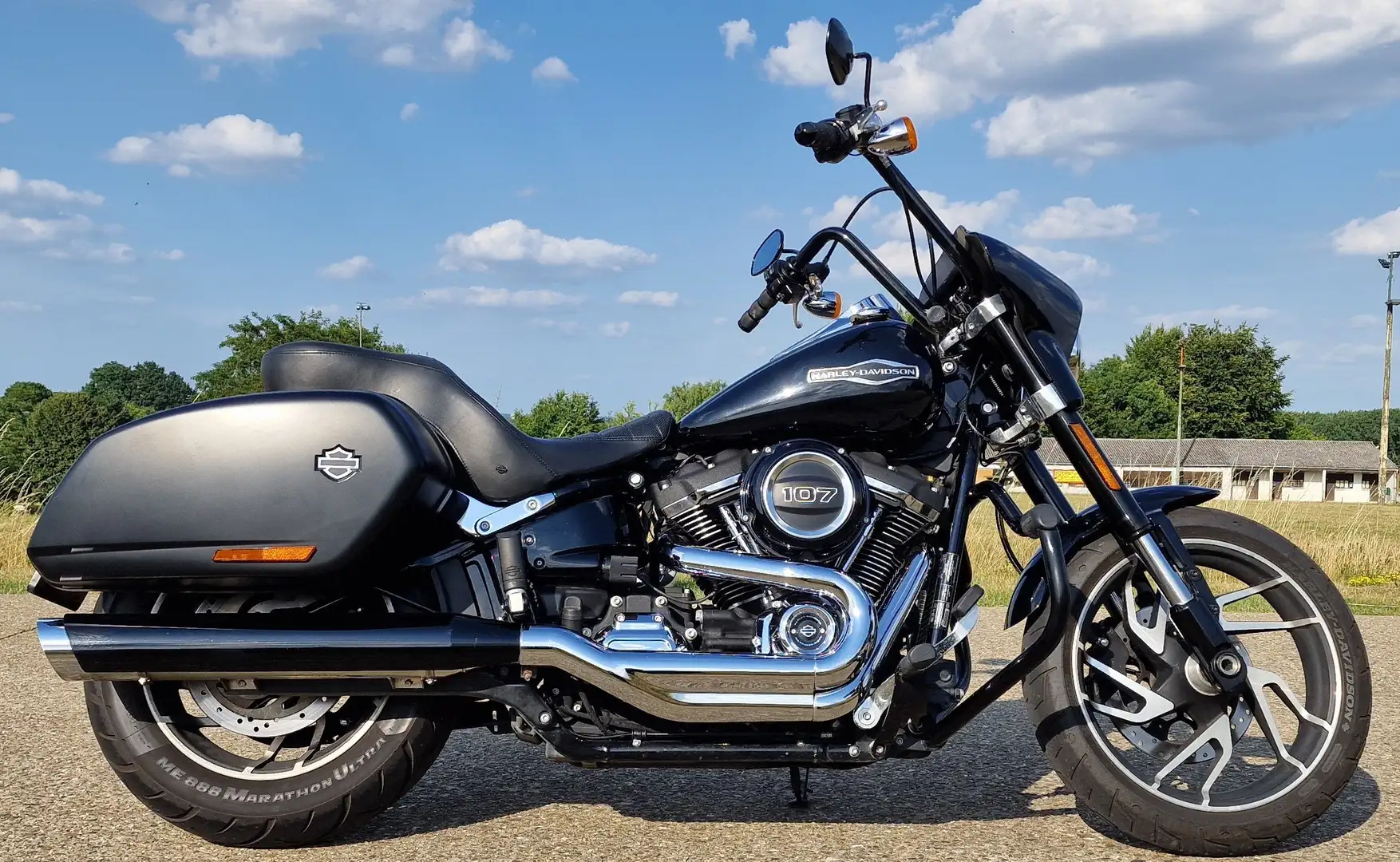 Harley-Davidson Sport Glide 107 Černá - 2