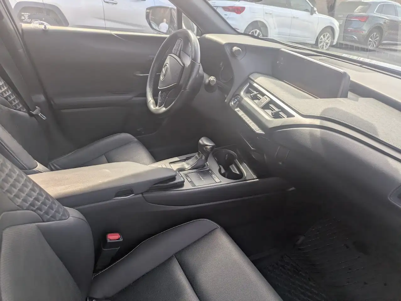 Lexus UX снимка Lexus UX