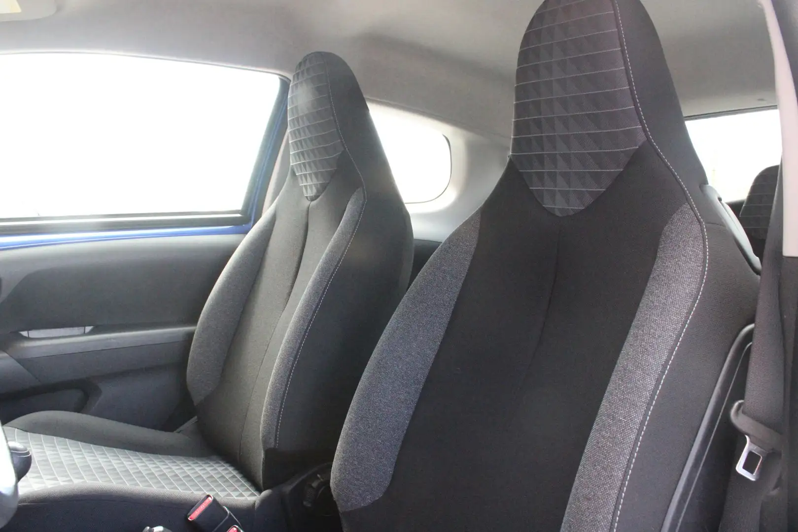 Peugeot 108 1.0 e-VTi 72PK ACTIVE | AIRCO | BLUETOOTH AUDIO | Azul - 2