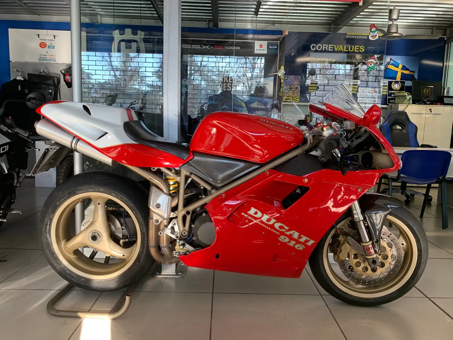Ducati 916 Rosso - 1