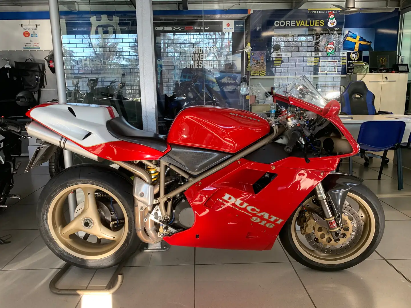 Ducati 916 Rot - 2