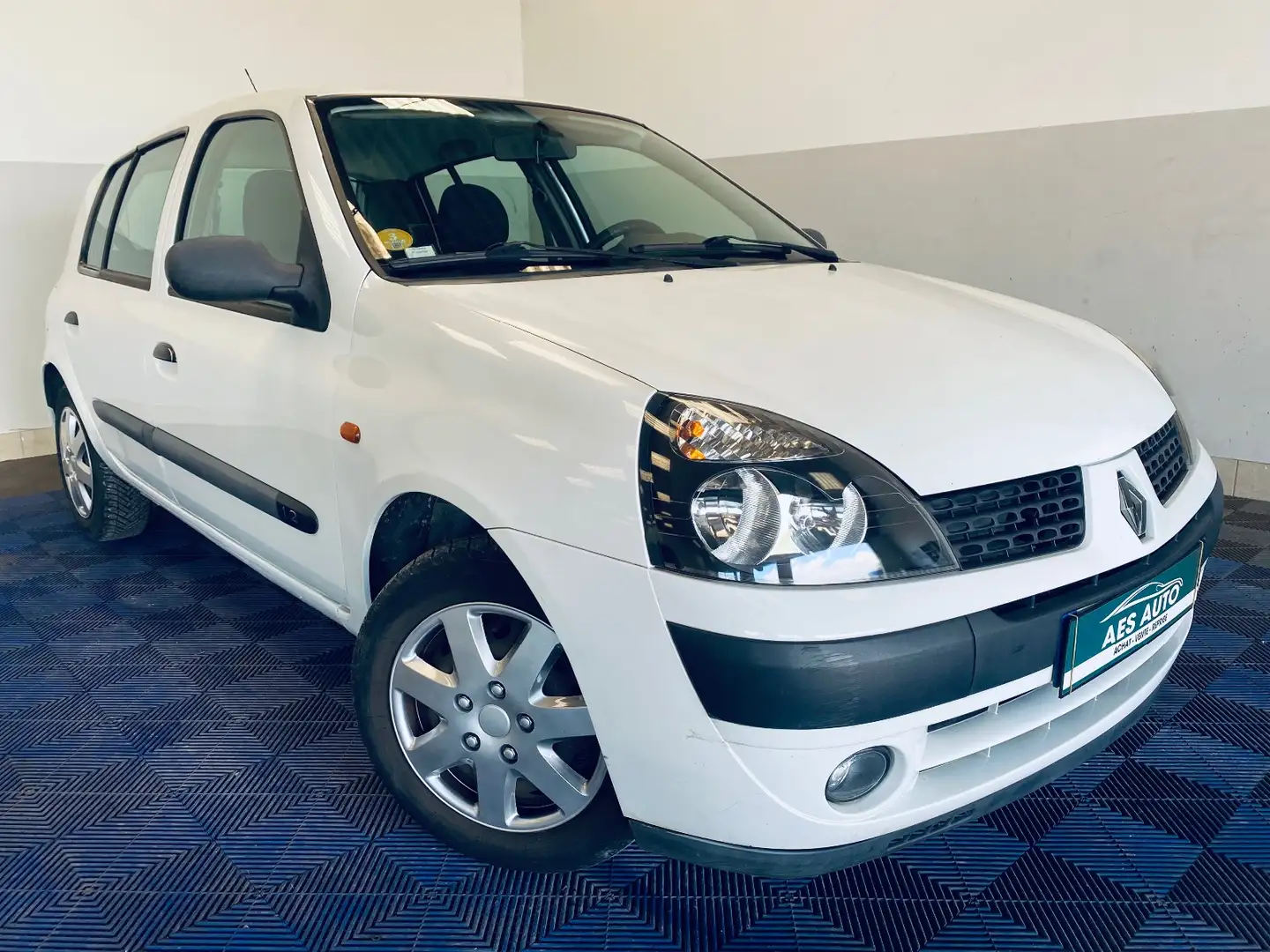 Renault Clio Authentique Blanco - 1