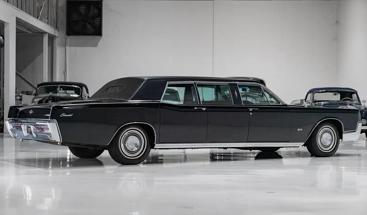 Lincoln Continental EXECUTIVE LIMOUSINE BY LEHMANN-PETERSON (BUILT FOR AUGUST A. BUSCH OF ANHEUSER-BUSCH) BUILT FOR AUGUST A. BUSCH OF ANHEUS, foto 11