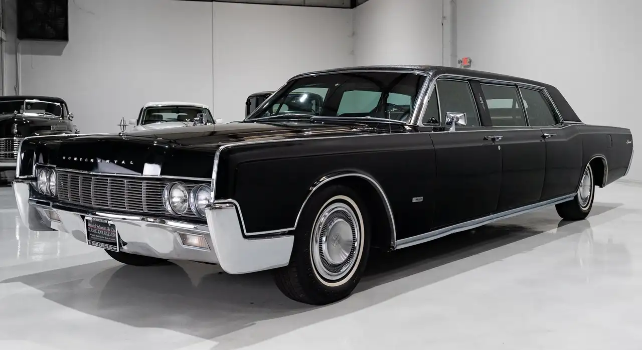 Lincoln Continental EXECUTIVE LIMOUSINE BY LEHMANN-PETERSON (BUILT FOR AUGUST A. BUSCH OF ANHEUSER-BUSCH) BUILT FOR AUGUST A. BUSCH OF ANHEUS, foto 8