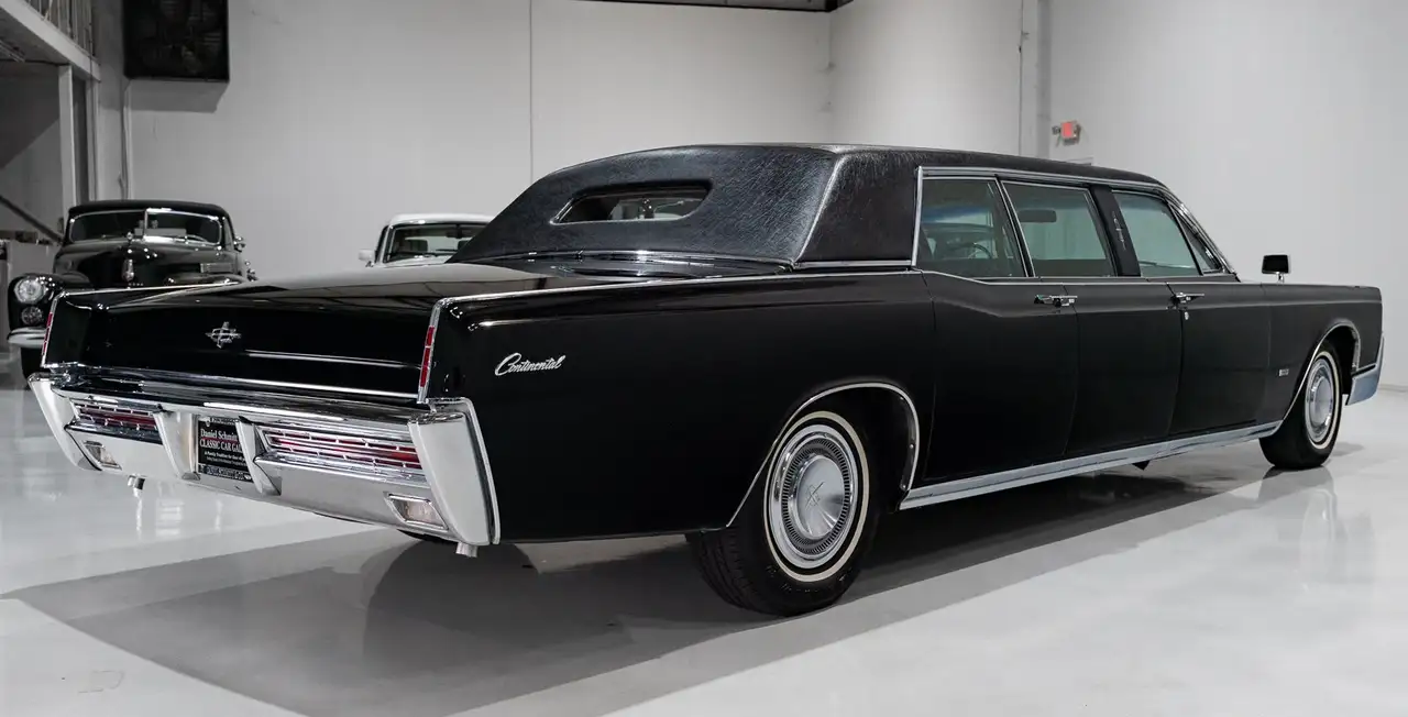 Lincoln Continental EXECUTIVE LIMOUSINE BY LEHMANN-PETERSON (BUILT FOR AUGUST A. BUSCH OF ANHEUSER-BUSCH) BUILT FOR AUGUST A. BUSCH OF ANHEUS, foto 12