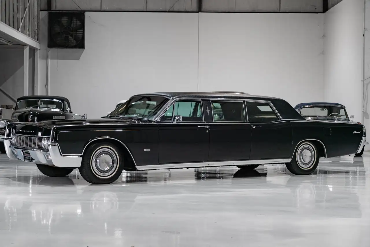 Lincoln Continental EXECUTIVE LIMOUSINE BY LEHMANN-PETERSON (BUILT FOR AUGUST A. BUSCH OF ANHEUSER-BUSCH) BUILT FOR AUGUST A. BUSCH OF ANHEUS, foto 7
