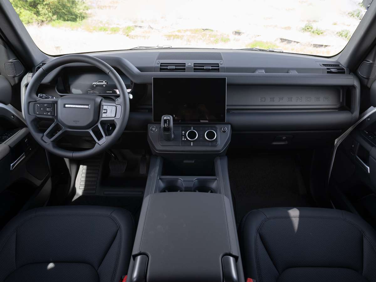 2026 Land Rover Defender 110 P300 S alt 4