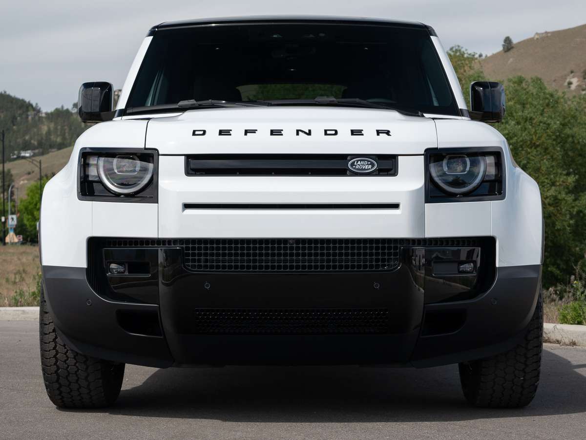 2026 Land Rover Defender 110 P300 S thumb 8