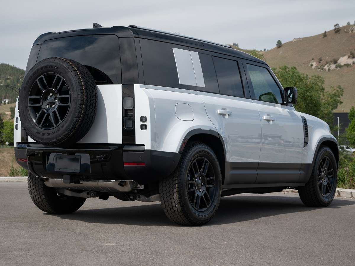 2026 Land Rover Defender 110 P300 S alt 2