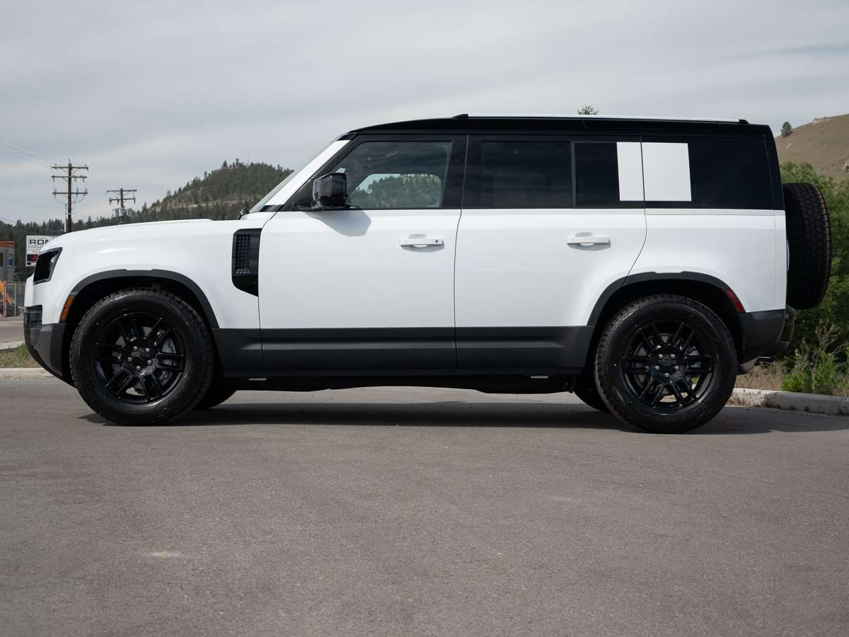 2026 Land Rover Defender 110 P300 S thumb 6