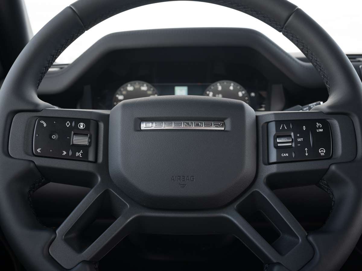 2026 Land Rover Defender 110 P300 S thumb 10