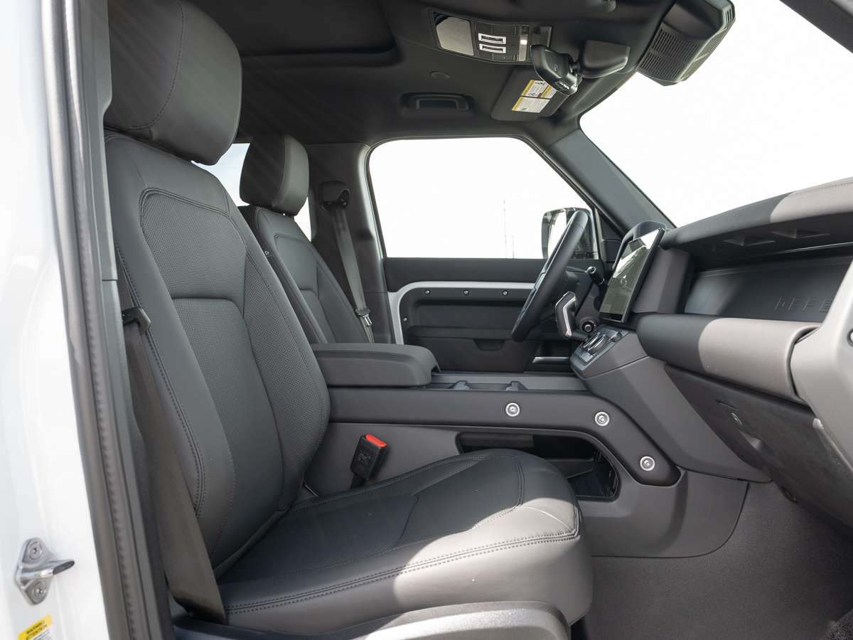 2026 Land Rover Defender 110 P300 S alt 3
