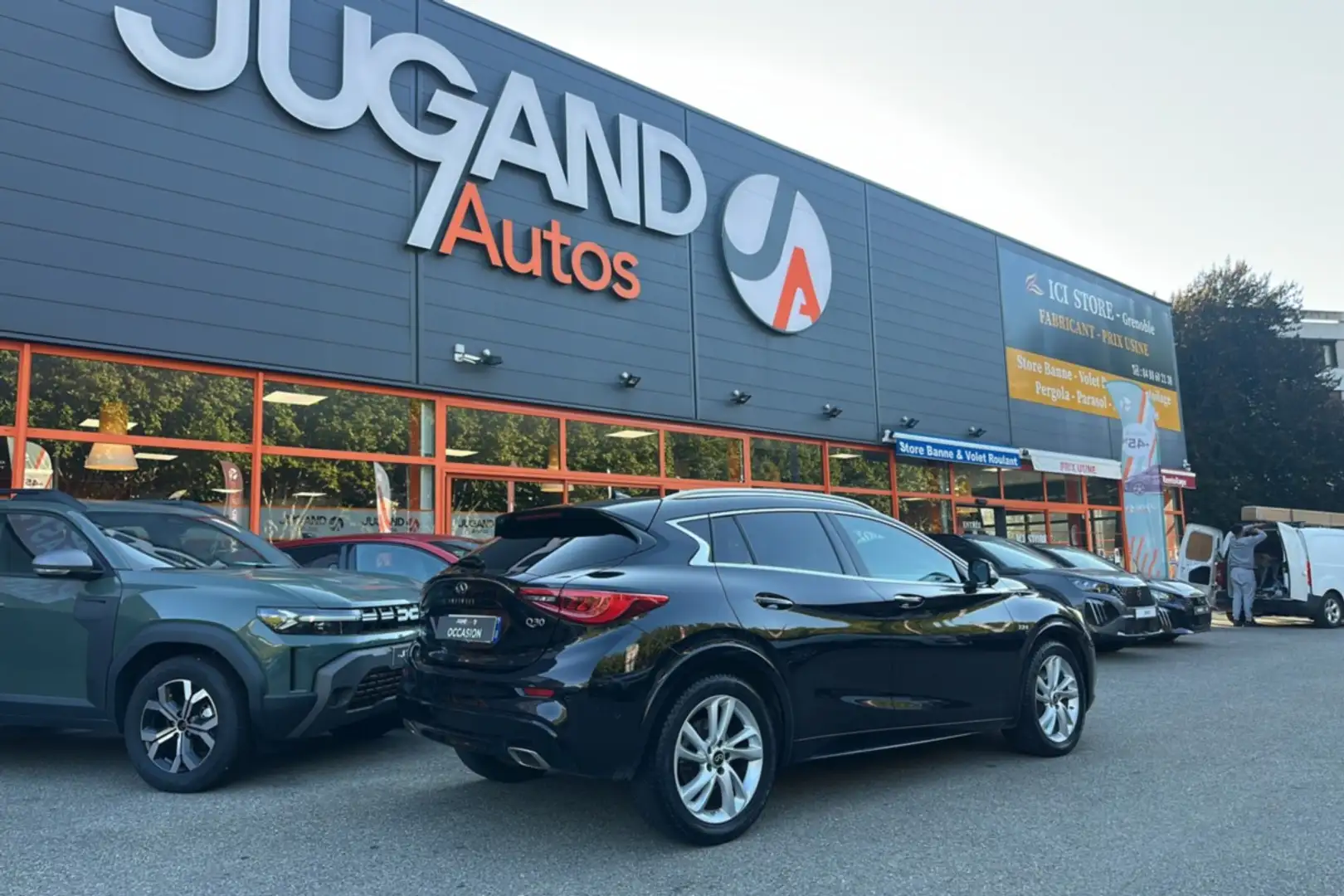 Infiniti Q30 170 AWD 4X4 PREMIUM DCT7 Noir - 2