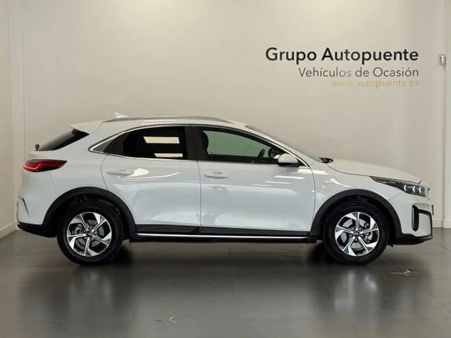 Kia XCeed DRIVE Weiß - 2