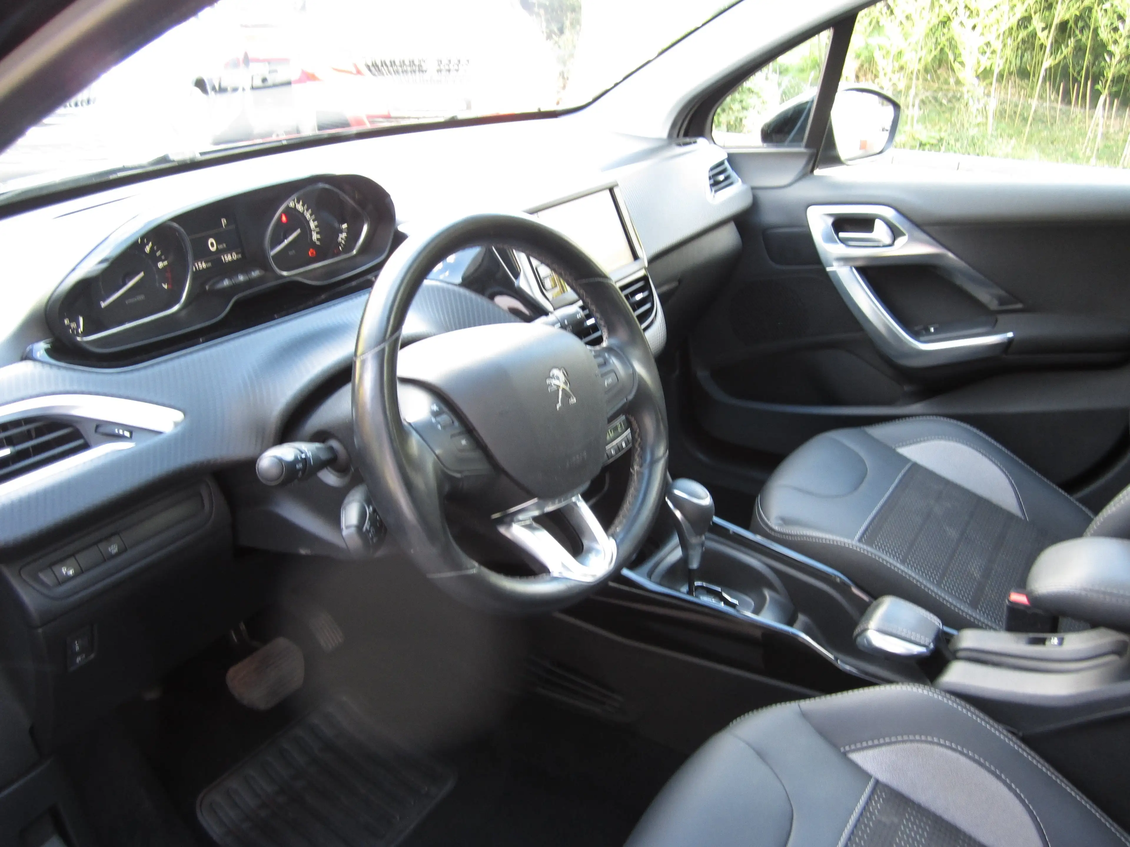 Peugeot 2008 Allure EAT6 — photo 5