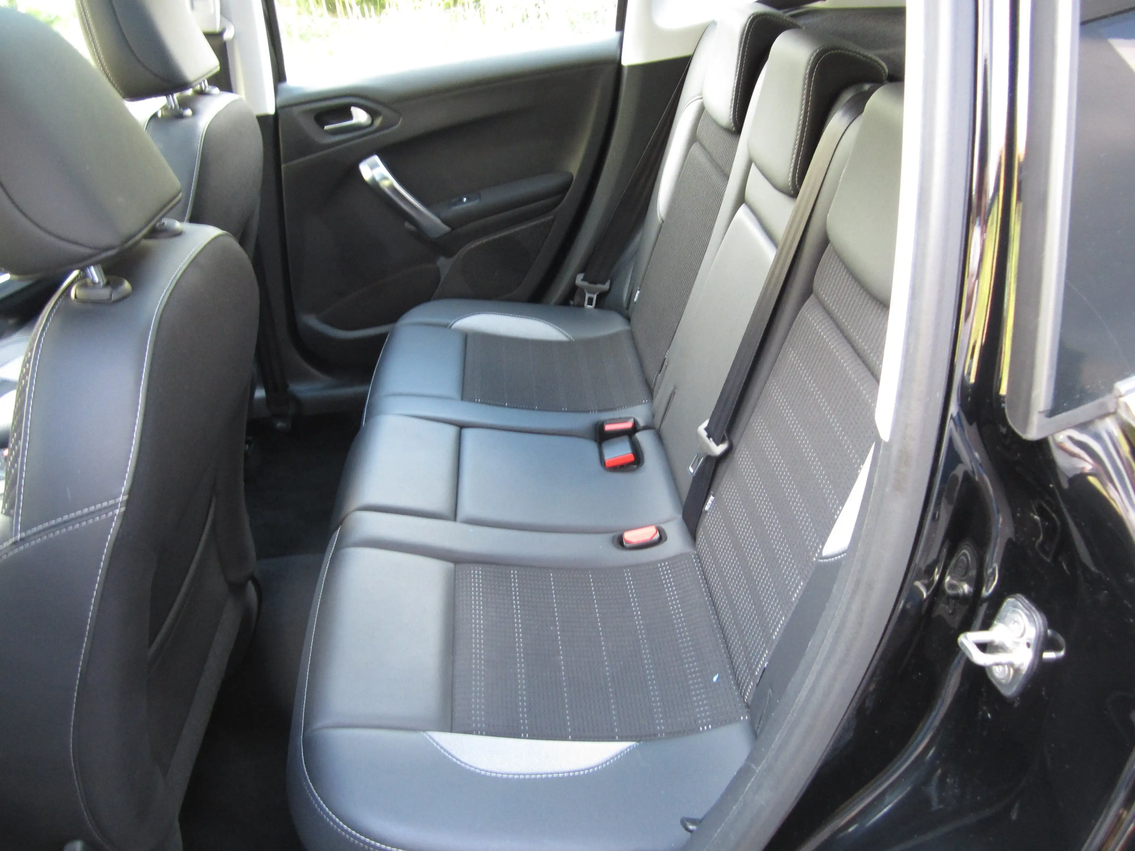 Peugeot 2008 Allure EAT6 — photo 7