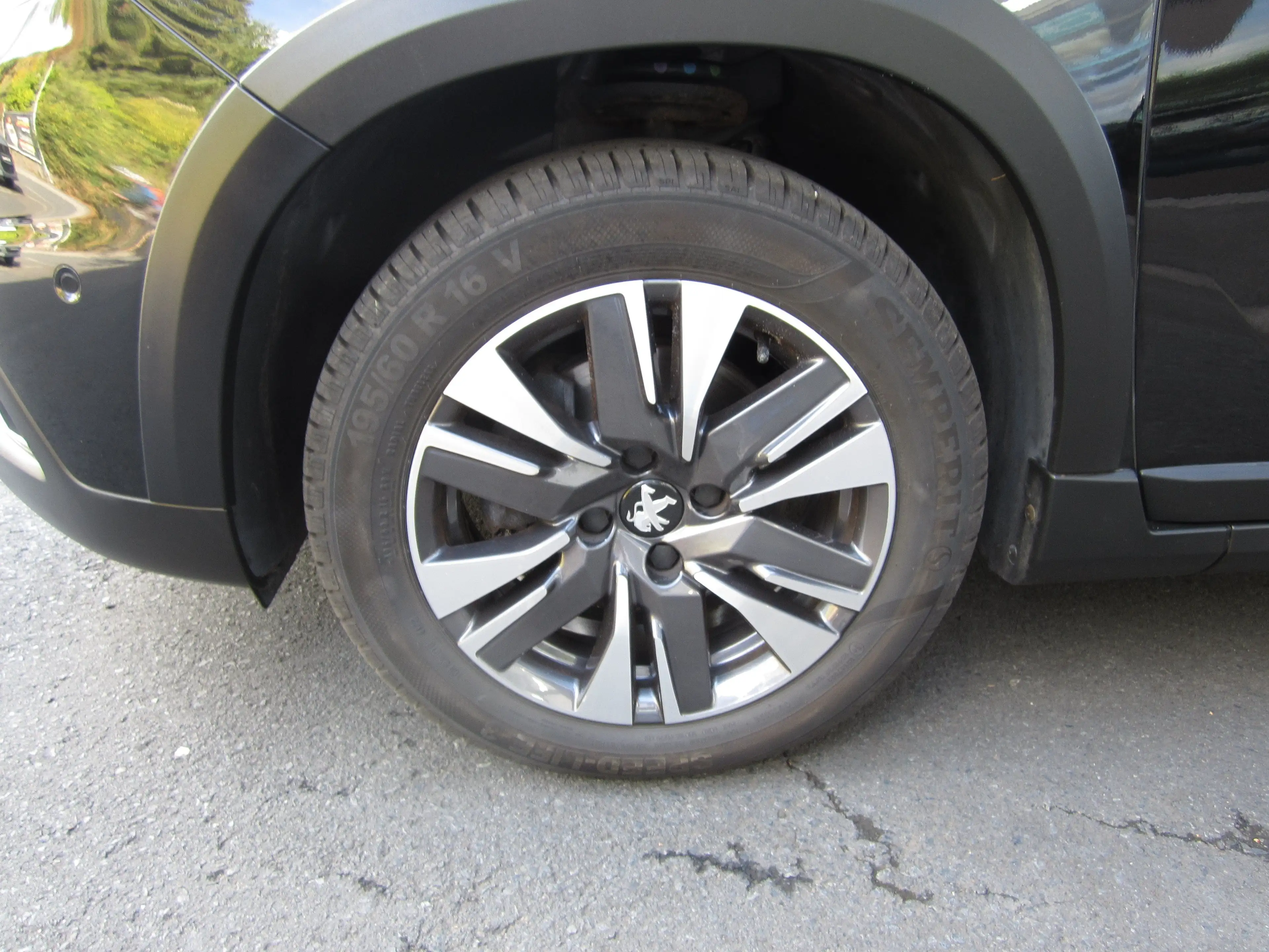Peugeot 2008 Allure EAT6 — photo 11
