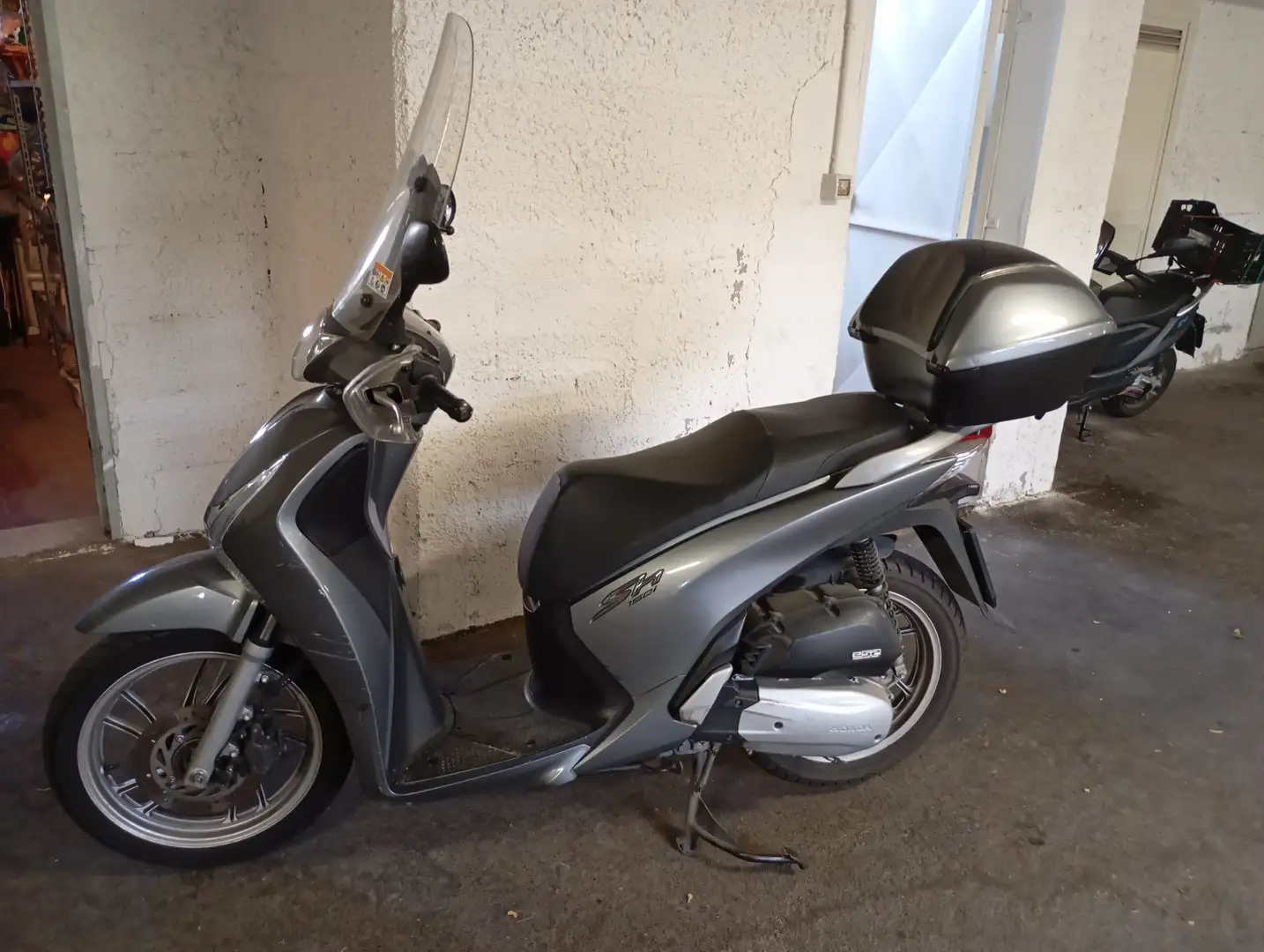 Honda SH 150i Zilver - 2