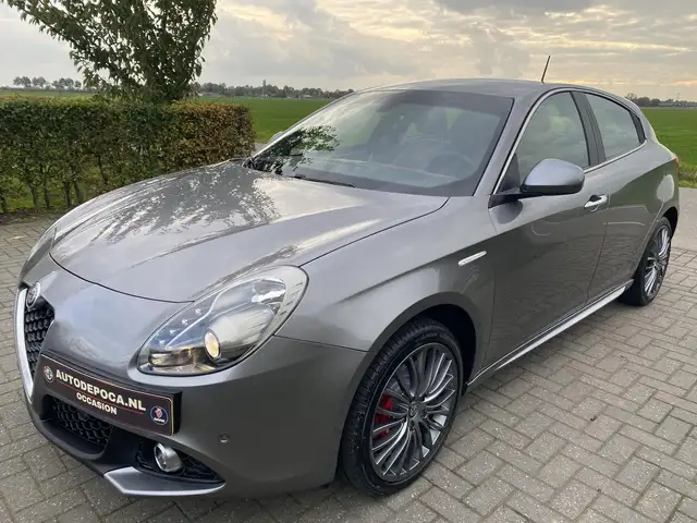 Alfa Romeo Giulietta 1.4 Turbo MultiAir Super 170 PK Lederen interieur