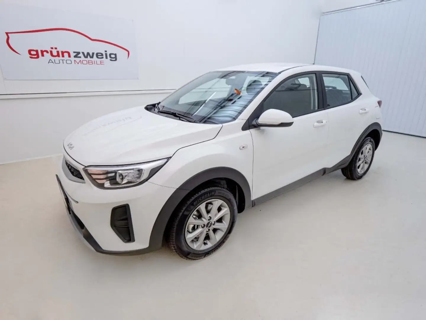 Kia Stonic /TITAN/1.0 TGDI/MT6/100 White - 2