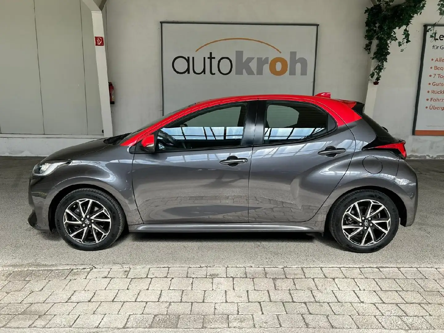 Toyota Yaris Hybrid Tokyo Spirit Gris - 2