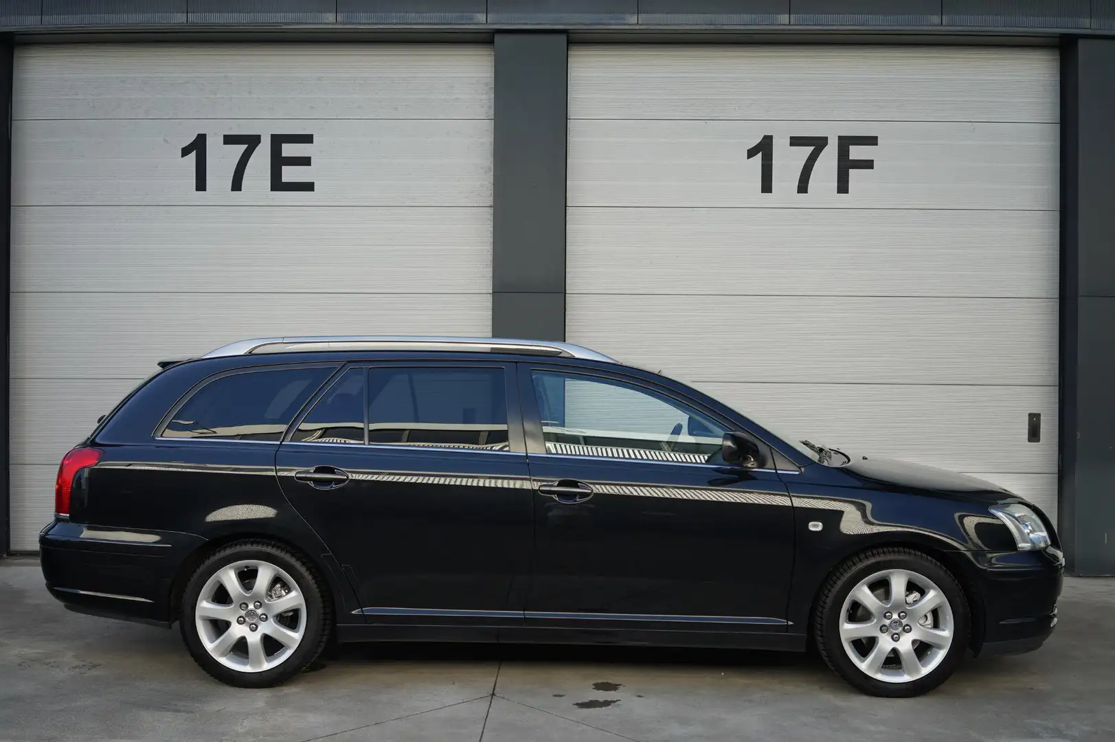 Toyota Avensis Wagon 2.4 VVTi Executive Noir - 2