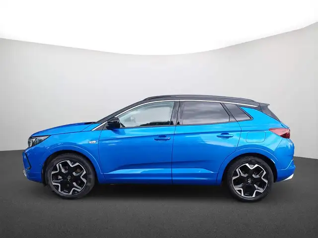 Opel Grandland view 4