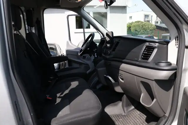 Ford Transit view 12