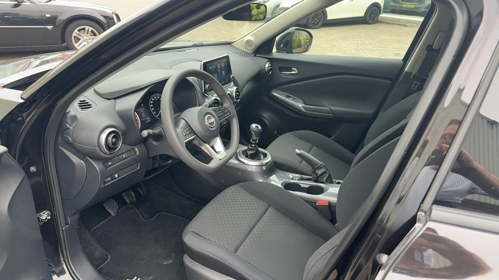 Nissan Juke 1.0 DIG-T Acenta Schwarz - 2