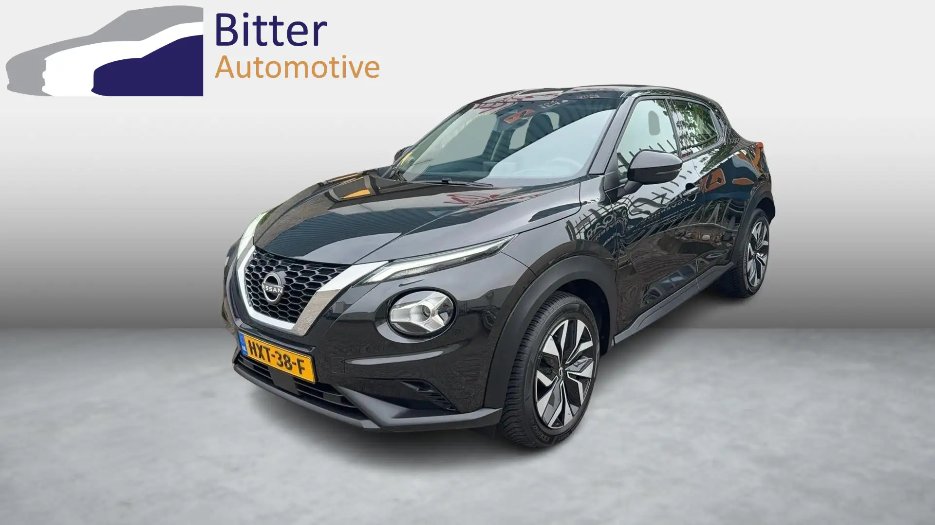Nissan Juke 1.0 DIG-T Acenta Schwarz - 1