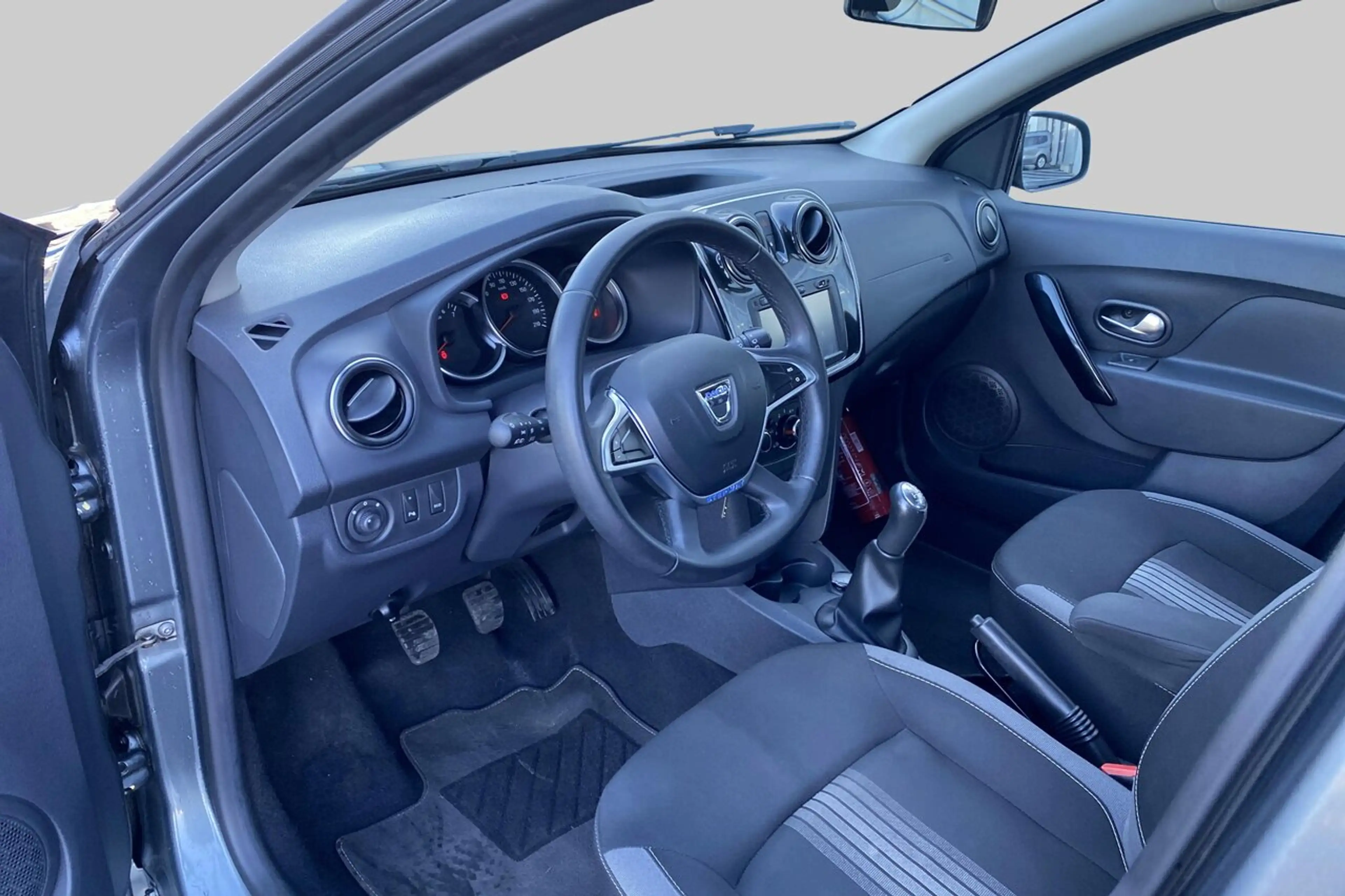 Dacia Sandero Urban Explorer TCe 90 PDC achter, GPS, Camera — photo 12