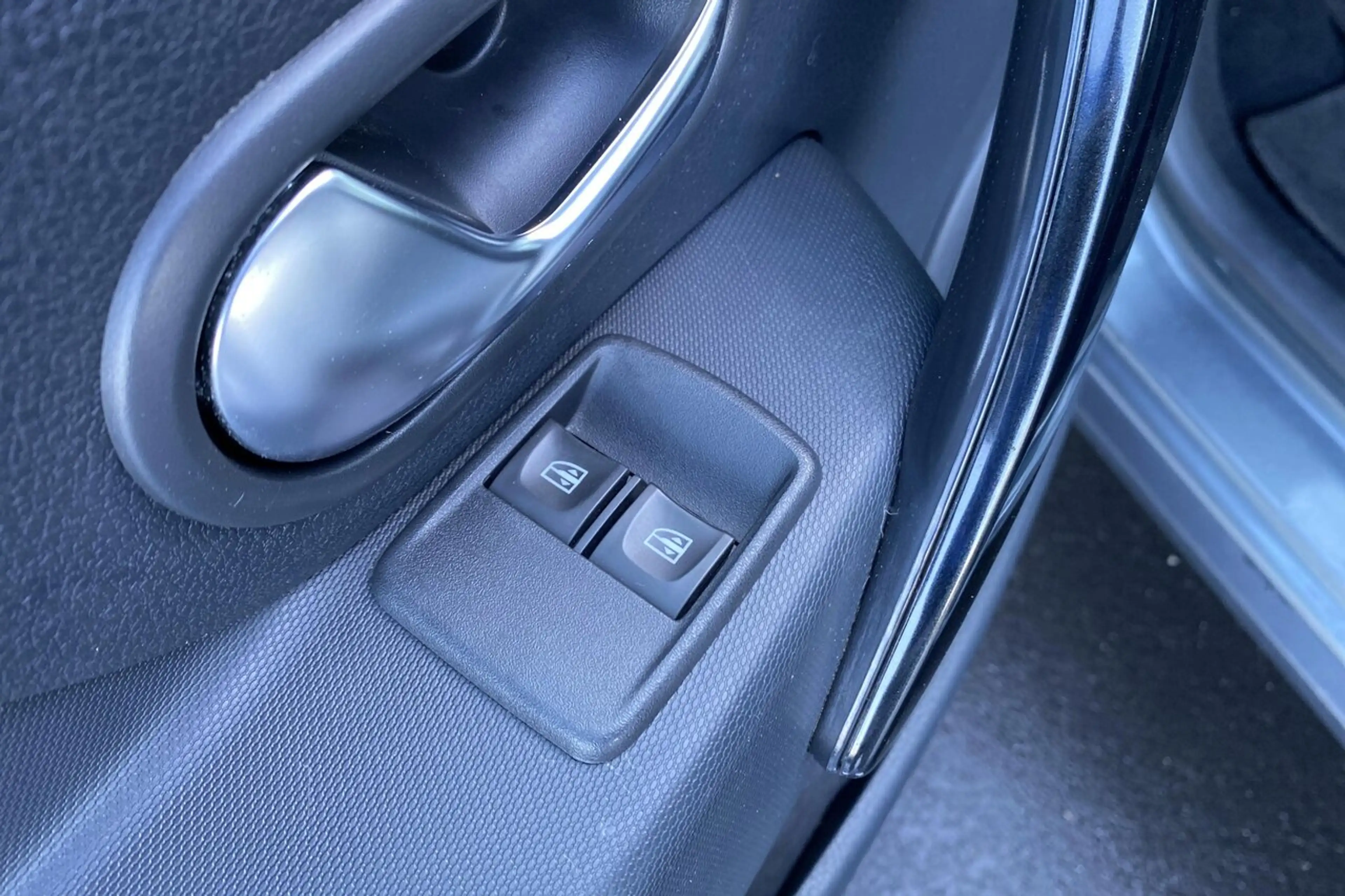 Dacia Sandero Urban Explorer TCe 90 PDC achter, GPS, Camera — photo 10