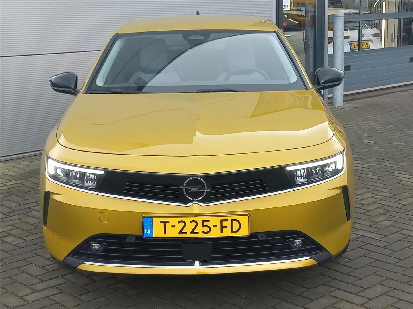 Opel Astra 1.2T 130pk LEVEL3 | Climate control | Navigatie | Geel - 2